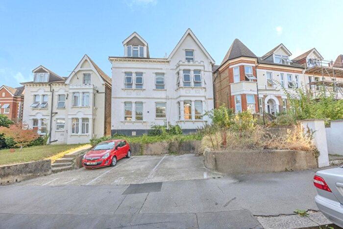 1 Bedroom Flat For Sale In Normanton Road, South Croydon, Surrey, CR2