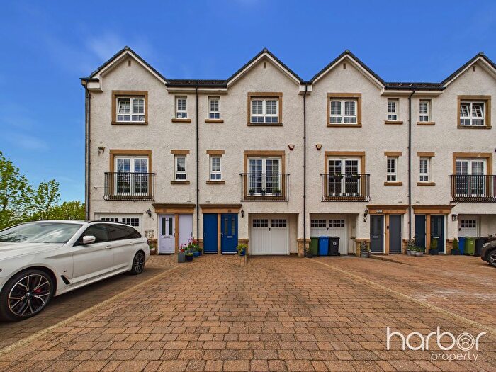 4 Bedroom Town House For Sale In Parklands Oval, Crookston, Glasgow, City Of Glasgow, G53