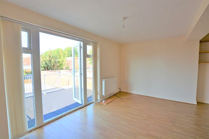 2 Bedroom Flat To Rent In Lustrells Vale, Saltdean, BN2