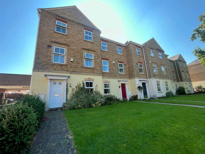 4 Bedroom House To Rent In Old Dickens Heath Road, Dickens Heath, Solihull, West Midlands, B90