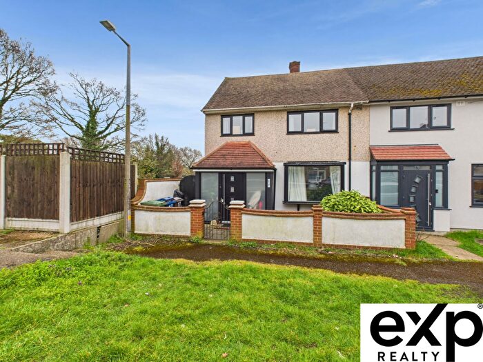3 Bedroom End Of Terrace House For Sale In Callan Grove, South Ockendon, RM15