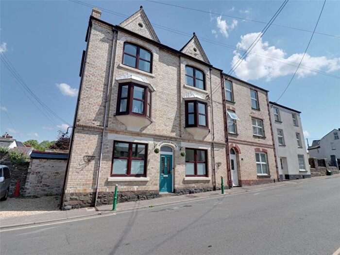 4 Bedroom End Of Terrace House For Sale In Whites Lane, Great Torrington, Devon, EX38