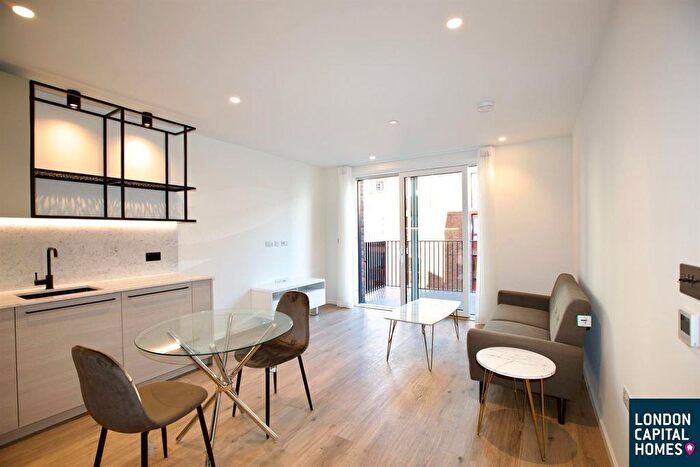 1 Bedroom Flat To Rent In Curlew House, Hawser Lane, London, E14