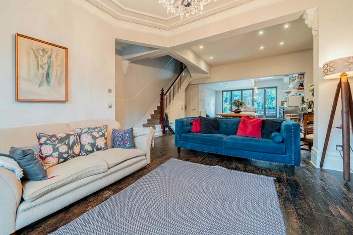 5 Bedroom Flat To Rent In Pennard Road, London, W12