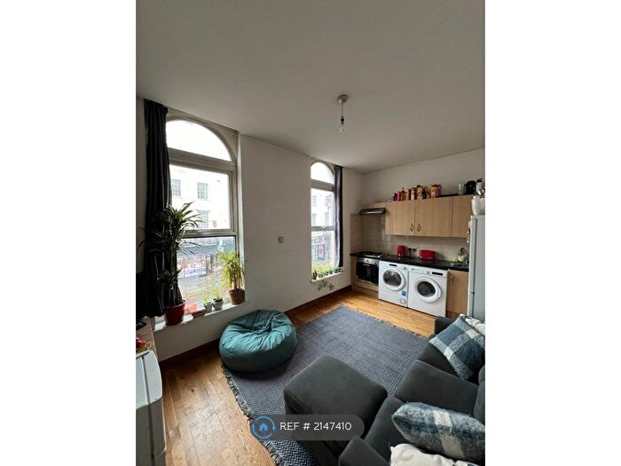 2 Bedroom Flat To Rent In Kingsland High Street, London, E8