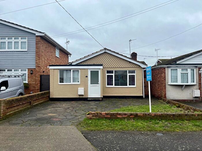 2 Bedroom Detached Bungalow To Rent In Church Parade, Canvey Island, SS8