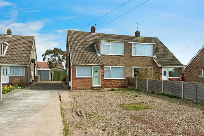 3 Bedroom Semi-Detached House For Sale In Leonard Close, Paull, Hull, HU12