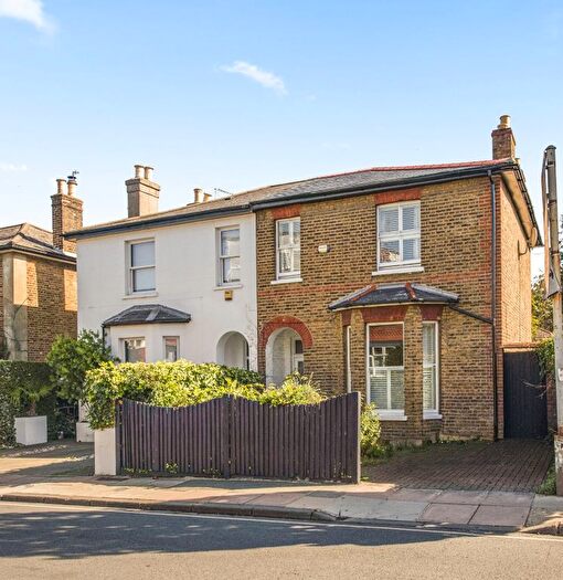4 Bedroom End Terrace House For Sale In Manor Road, Richmond, TW9