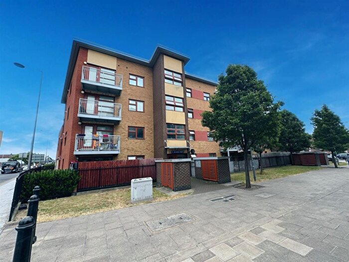 2 Bedroom Flat To Rent In Cooke Street, Barking, IG11