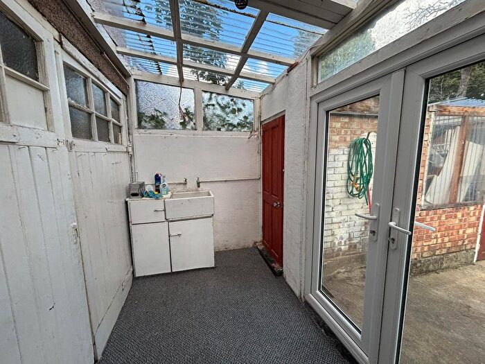 2 Bedroom Flat To Rent In Park Avenue, Barking, IG11