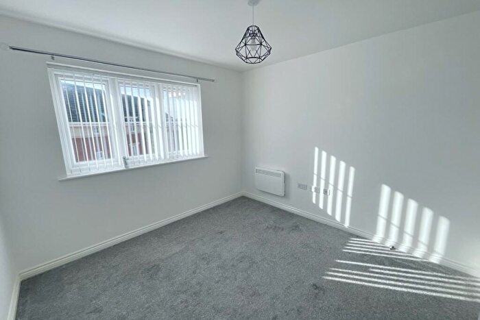 2 Bedroom Flat For Sale In Doveholes Drive, Sheffield, S13