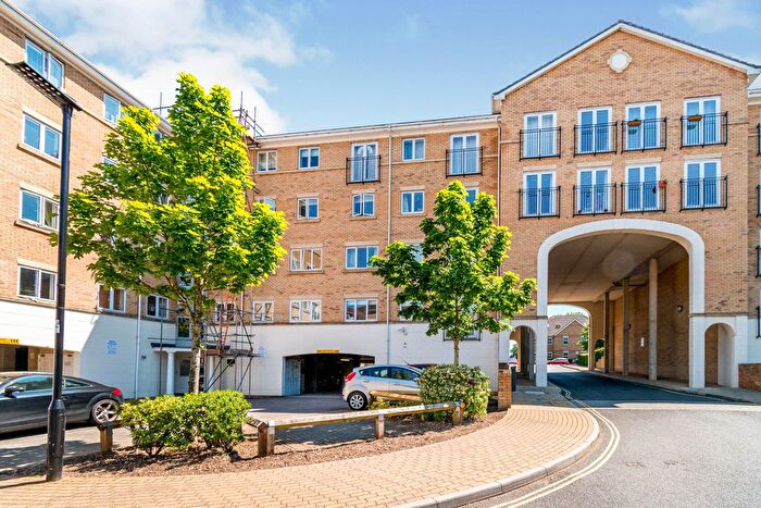 2 Bedroom Flat To Rent In The Dell, Southampton, SO15