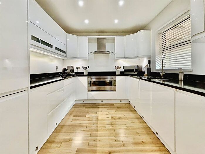 2 Bedroom Flat For Sale In Esplanade, Rochester, ME1