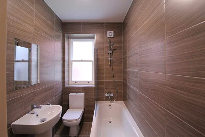 3 Bedroom Flat To Rent In New Wanstead, Wanstead, E11