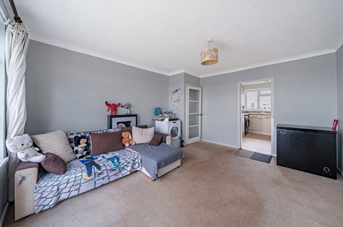 1 Bedroom Flat For Sale In Clare Road, Stanwell, Surrey, TW19