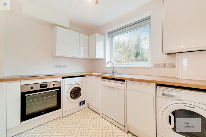 2 Bedroom Flat To Rent In Alexandra Park Road, N22