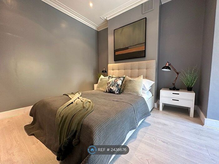 3 Bedroom Flat To Rent In St. Stephens Grove, London, SE13