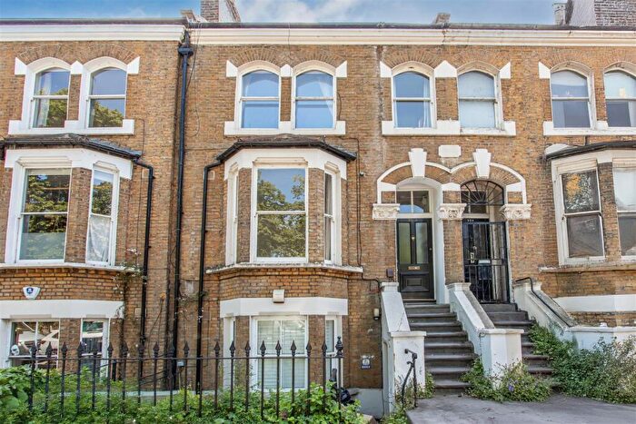 3 Bedroom Maisonette For Sale In Old Ford Road, Victoria Park, E3