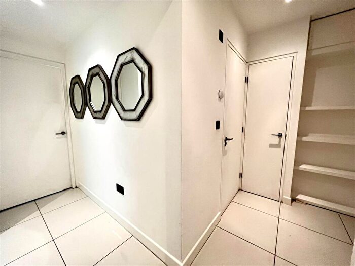 2 Bedroom Apartment To Rent In Woods End, Barlow Moor Road, Didsbury, M20