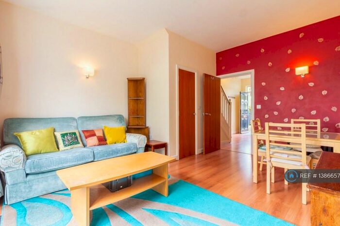 4 Bedroom Terraced House To Rent In Hastings Street, London, SE18