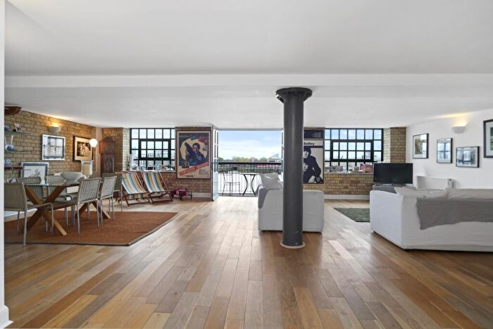 2 Bedroom Flat To Rent In Wapping Wall London, E1W