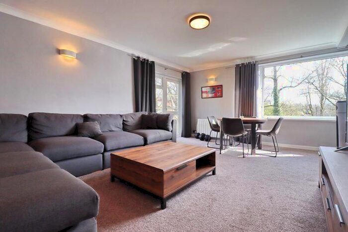 3 Bedroom Flat To Rent In Cooks Road, London, SE17