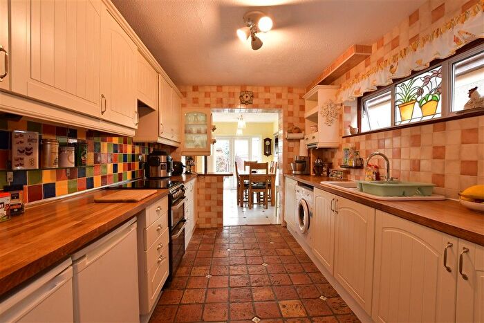 4 Bedroom Detached House For Sale In Bedford Road, Basildon, Essex, SS15