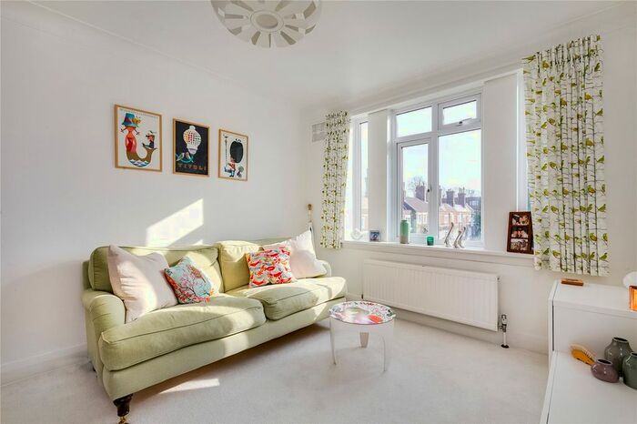 2 Bedroom Flat To Rent In Rosemary Gardens, East Sheen, London, SW14