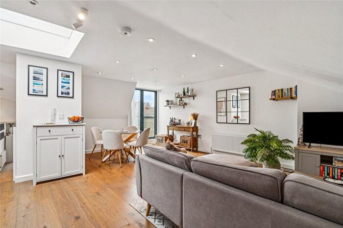 1 Bedroom Flat For Sale In Garratt Lane, SW18