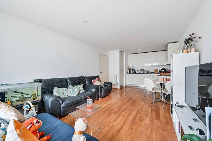 2 Bedroom Flat To Rent In West Carriage House, Woolwich, London, SE18