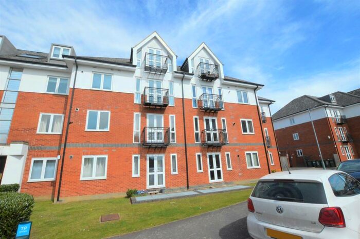 1 Bedroom Flat To Rent In Worcester Court, Park View Close, St Albans, AL1
