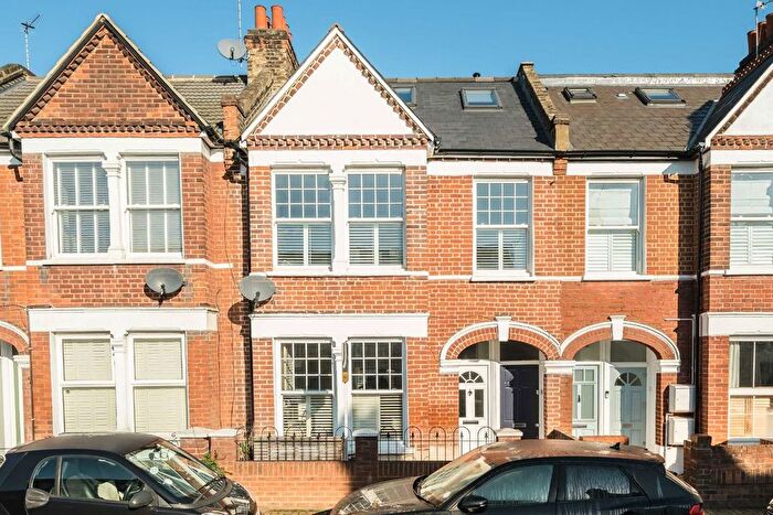 3 Bedroom Maisonette For Sale In Penwith Road, Earlsfield, SW18