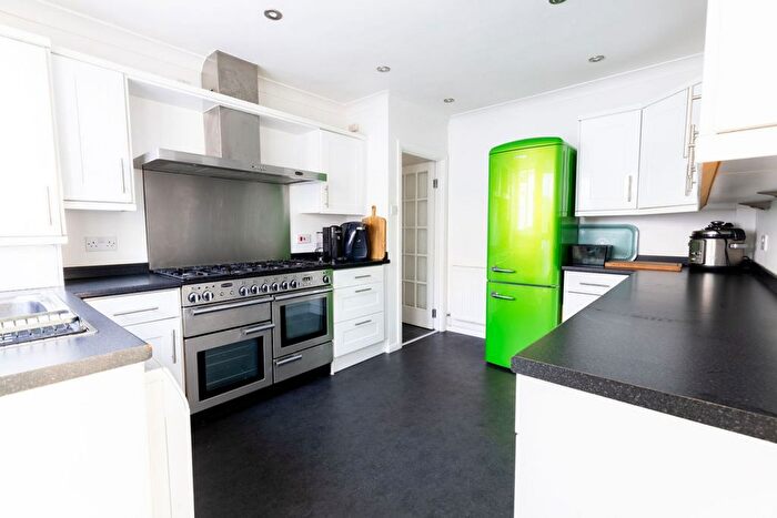 2 Bedroom Flat For Sale In Alexandra Terrace, Exmouth, EX8