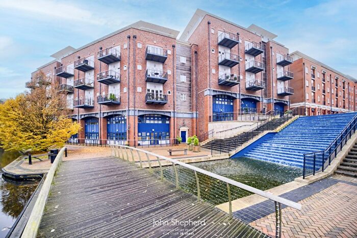 2 Bedroom Flat To Rent In Waterside, Shirley, Solihull, West Midlands, B90