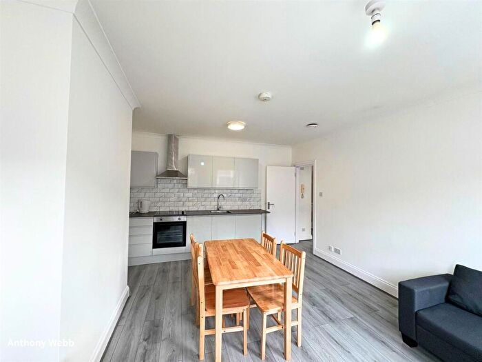 2 Bedroom House To Rent In Green Lanes, London, N13