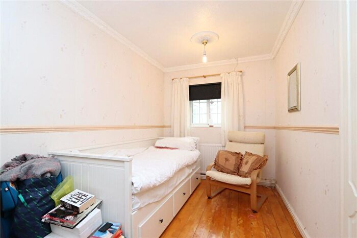 2 Bedroom Bungalow For Sale In Veryan Place, Fishermead, Milton Keynes, Buckinghamshire, MK6