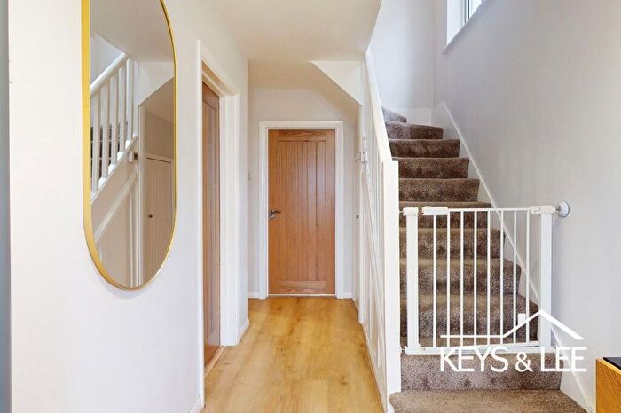 5 Bedroom Semi-Detached House For Sale In Dunster Close, Romford, RM5