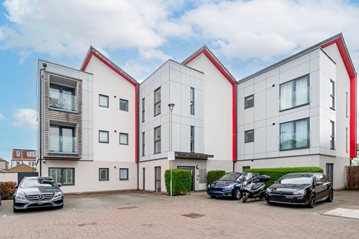 2 Bedroom Flat For Sale In Cairns Avenue, London, SW16