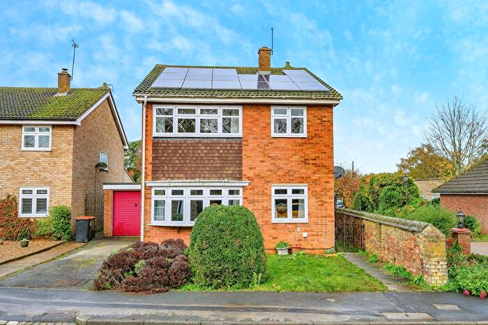 4 Bedroom Detached House For Sale In Grange Gardens, Toddington, Dunstable, Bedfordshire, LU5