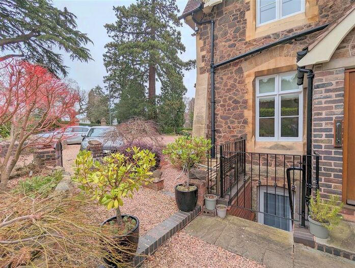 Studio To Rent In Avenue Road, Malvern, WR14