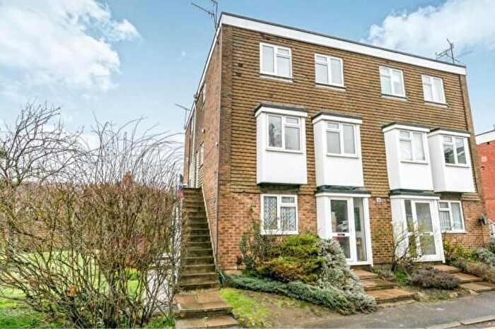 2 Bedroom Maisonette To Rent In Drummond Road, Guildford, GU1