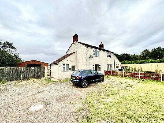 2 Bedroom Semi-Detached House For Sale In Sea Dyke Way, Marshchapel, DN36