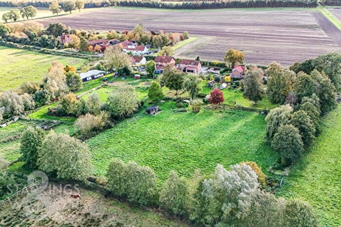 3 Bedroom Cottage For Sale In Low Road, Norton Subcourse, Norwich, NR14