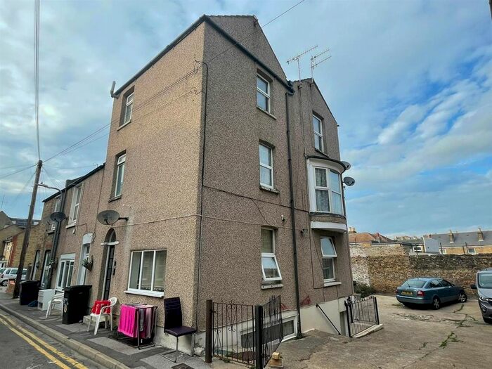 1 Bedroom Flat To Rent In Carroways Place, Margate, CT9