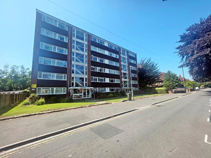 2 Bedroom Flat For Sale In Princess Road, (Nr Westbourne) Poole, Dorset, BH12
