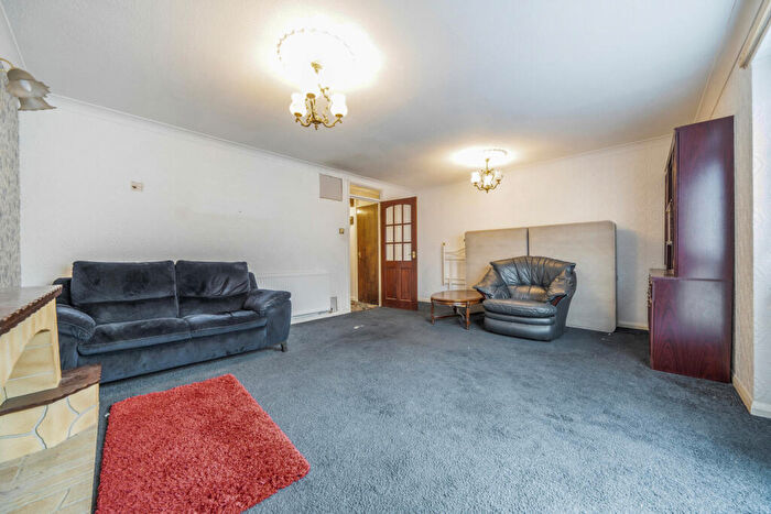 3 Bedroom Apartment For Sale In Pollard Walk, Sidcup, DA14