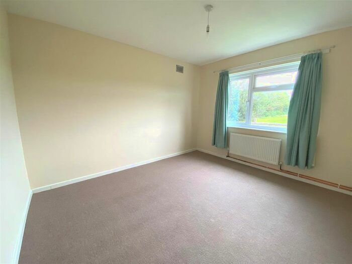 2 Bedroom Bungalow To Rent In Kesteven Court, Carew, Tenby, SA70