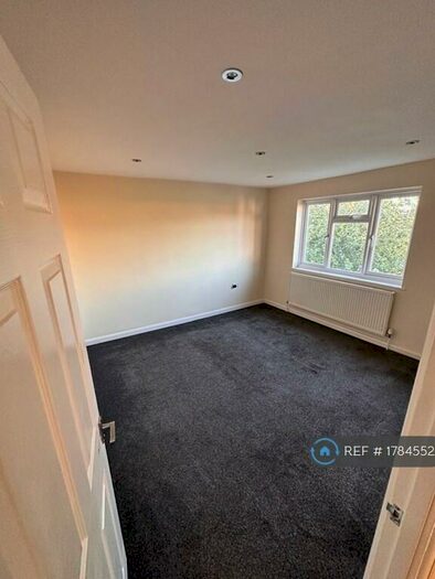 3 Bedroom Semi-Detached House To Rent In Romsey Close, Stanford-Le-Hope, SS17