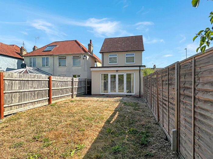 4 Bedroom Detached House For Sale In Coldhams Lane, Cambridge, CB1