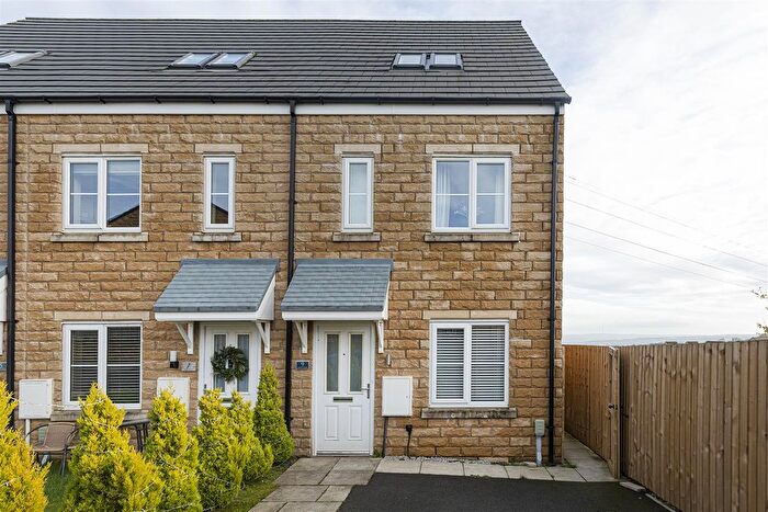 3 Bedroom End Terrace House For Sale In Haigh Close, Huddersfield, HD3